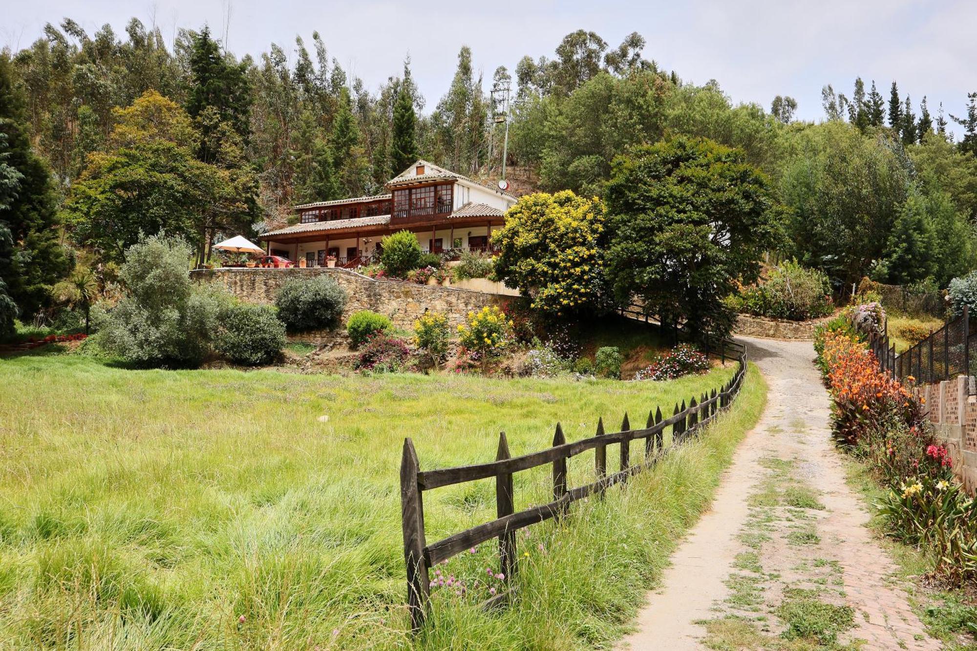El Portal De La Loma 3*